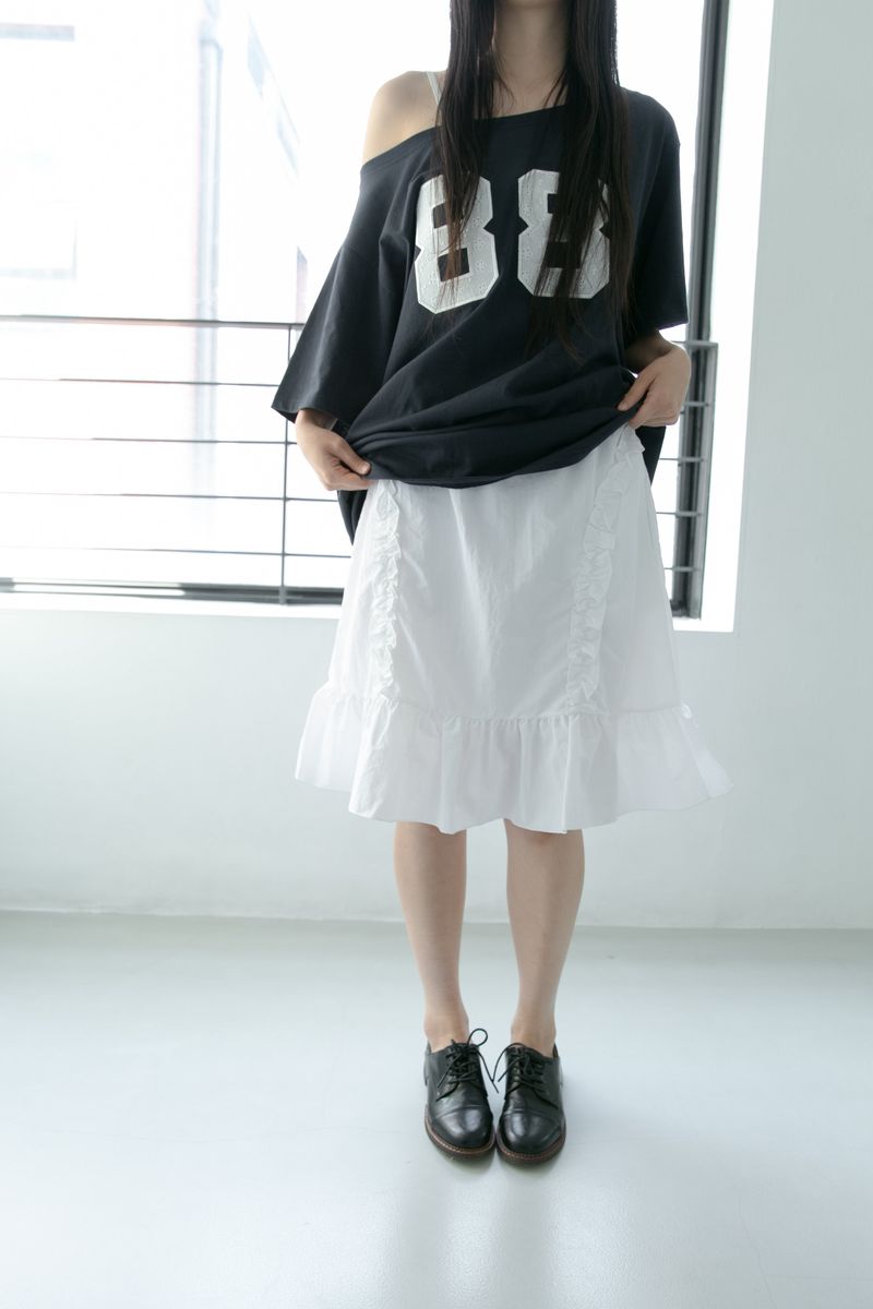 omoosoohy（オムスヒ）の「frill nylon banding midi skirt(2colors)（Skirts）」