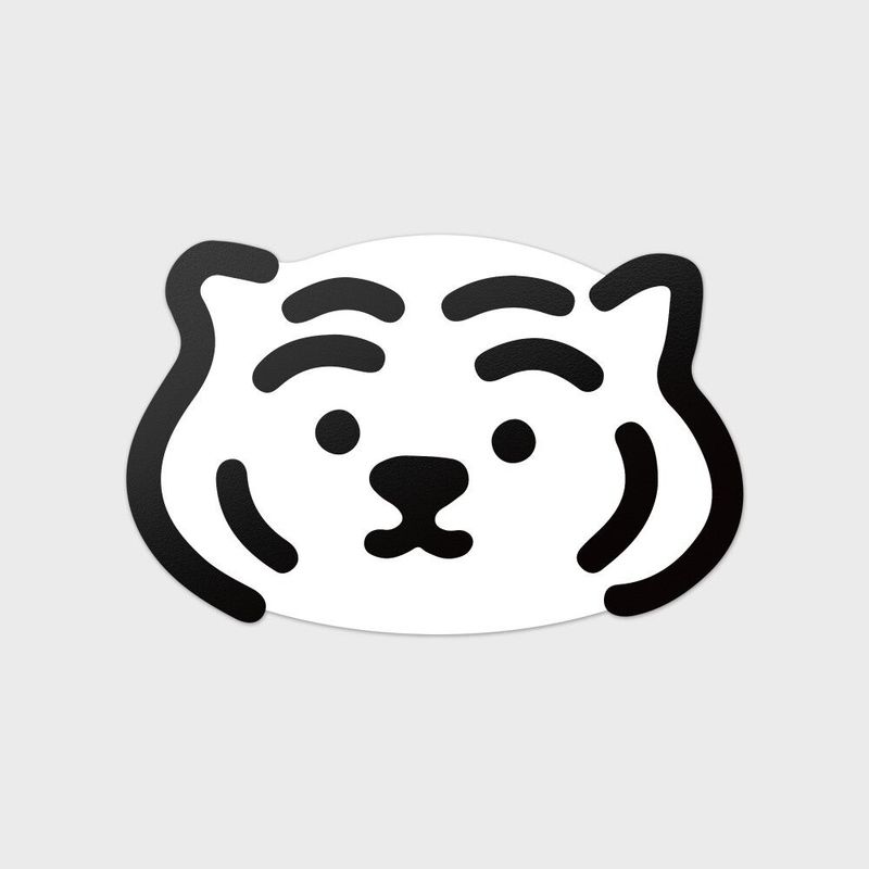 MUZIKTIGER(ムジークタイガー)の「WHITE TIGER FACE BIG REMOVABLE STICKER(Smartphone Accessories)」