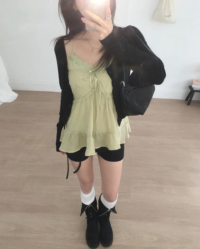 Frill Sleeveless Blouse (2 colors)