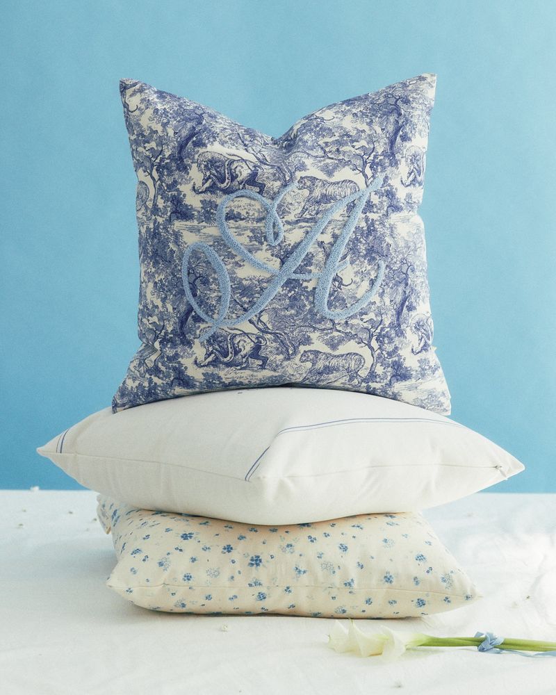 azulejo collection A embroidery cushion