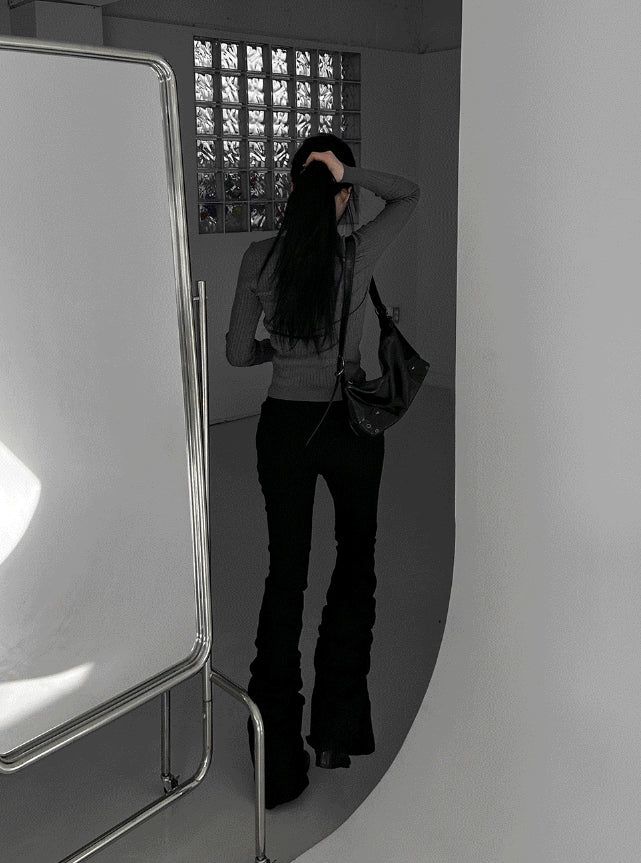 Button Slim V-Neck Knit