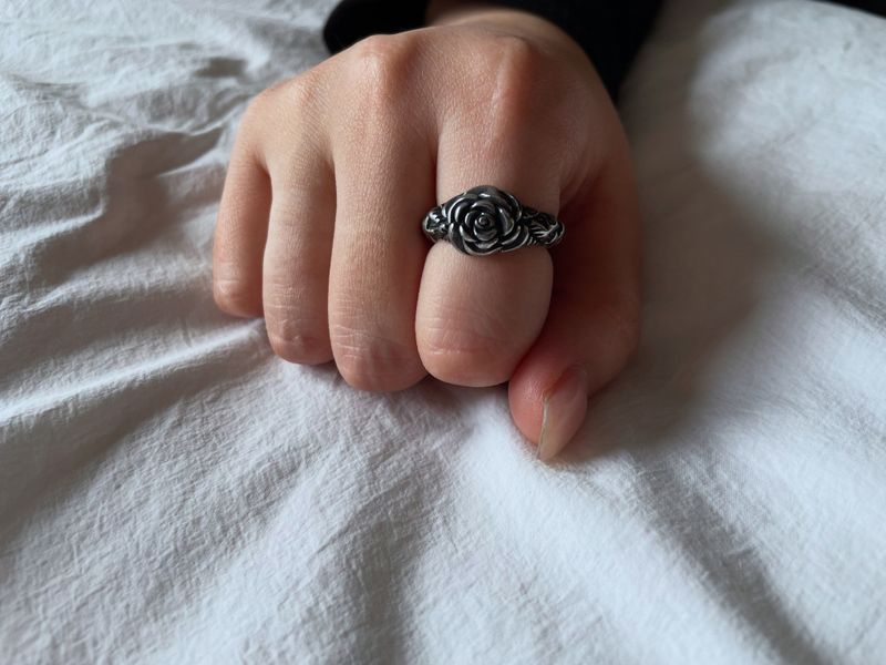 POKKI（ポッキ）の「[MADE] Black Rose Ring（Accessories）」