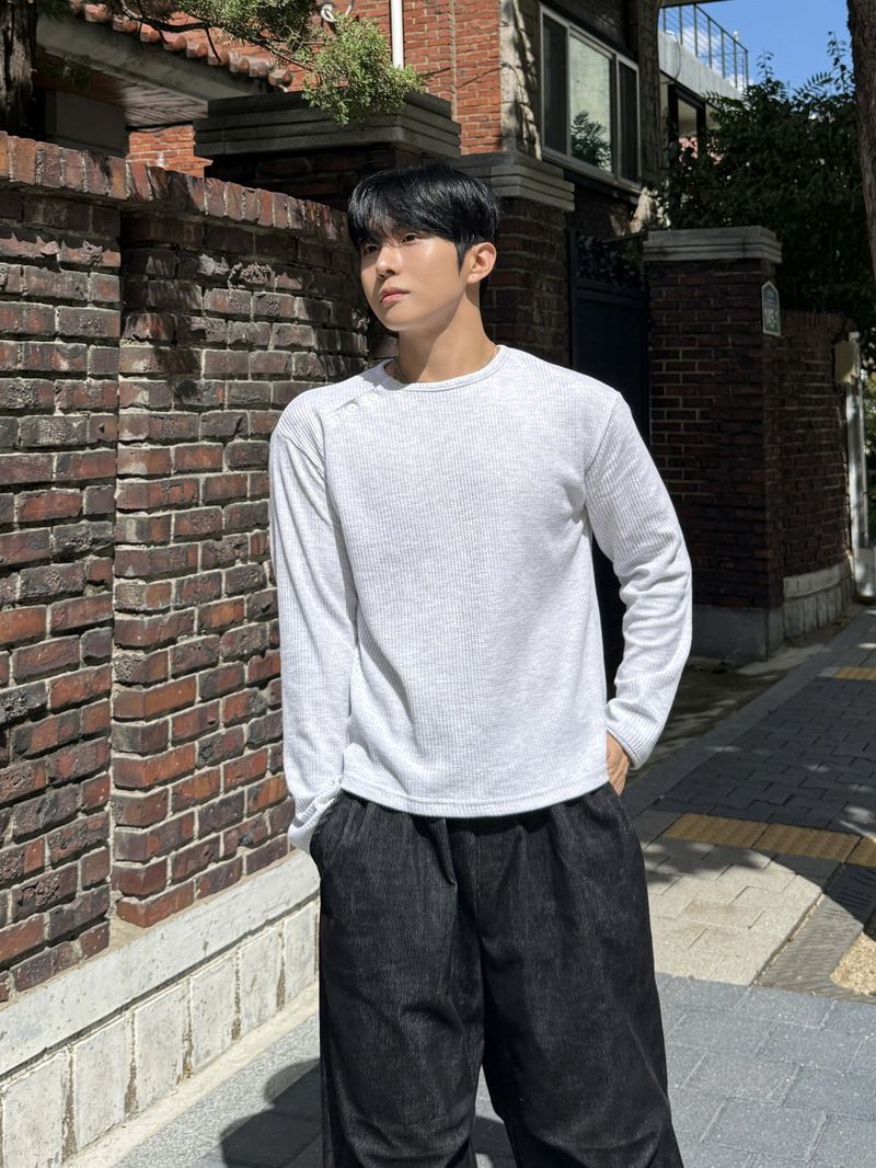 Waffle diagonal button crop long-sleeve t-shirt