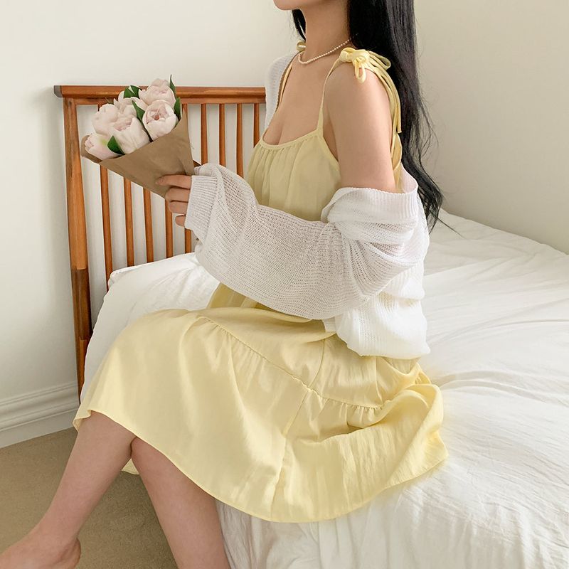 [Adjusting the strap] cancan sleeveless dress