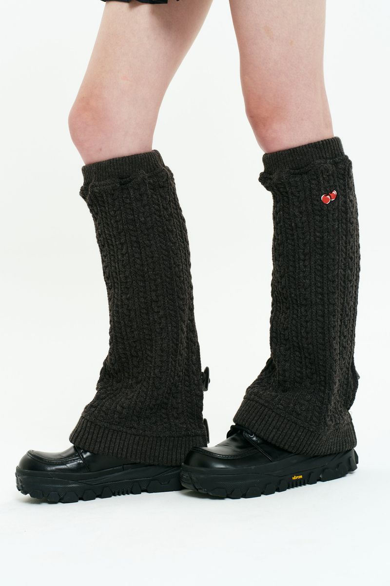CHERRY CABLE KNIT LEG WARMERS [BLACK]