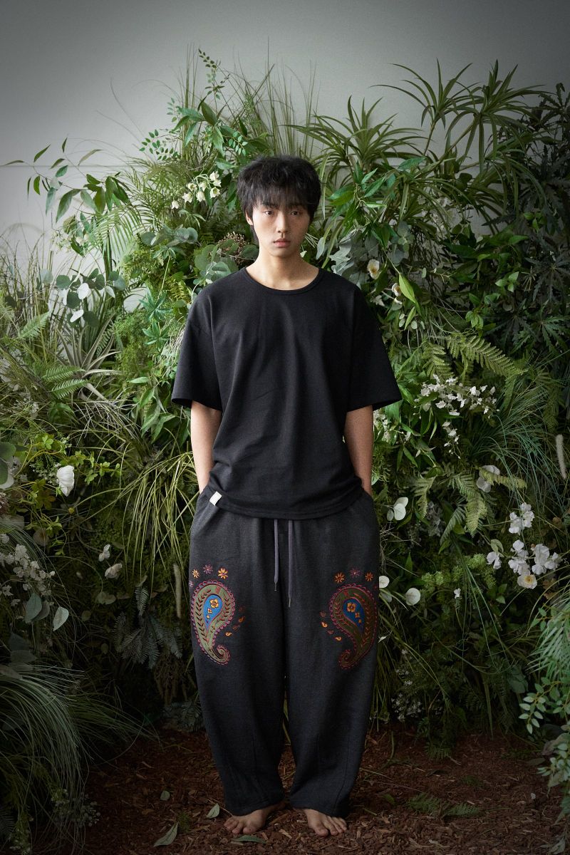 ESSENTIAL PLEAT U-NECK 1/2 TEE (Black)