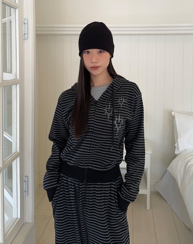 SATIIIZ（サティーズ）の「Ellie Heart Stripe Hoodie（Tops）」