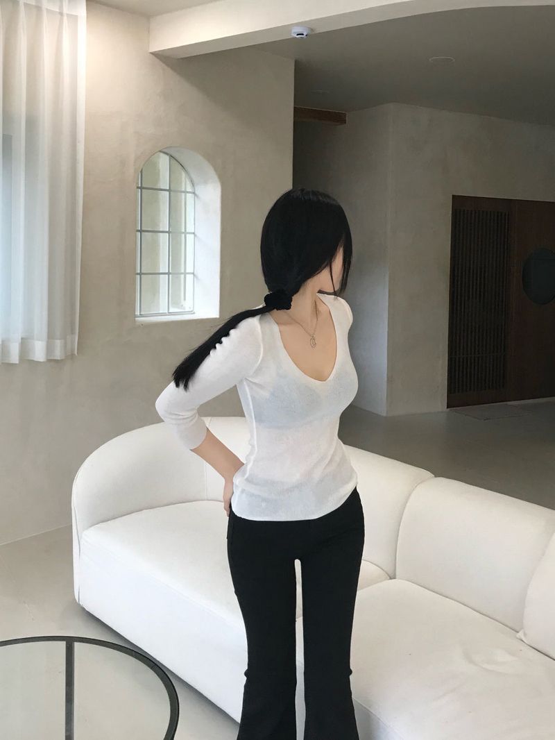 Melo Sheer V-Neck 3/4 Sleeve Knit