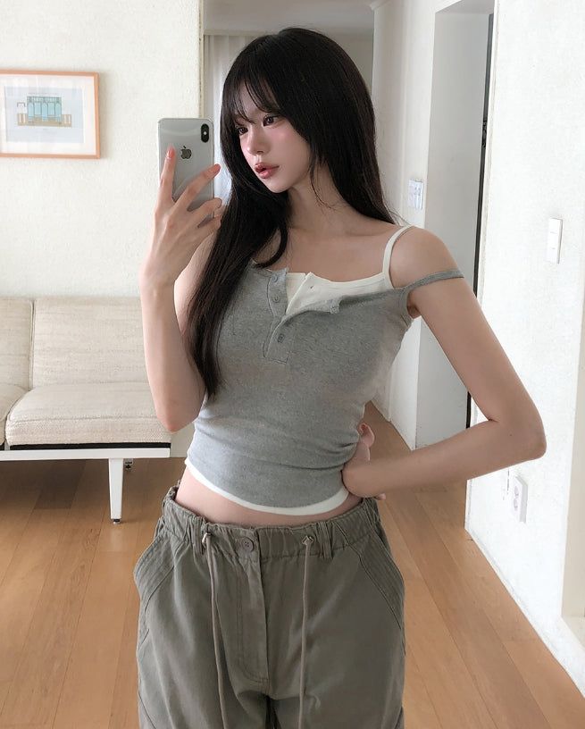 ULAN（ユレン）の「[U-BASIC] Rollin Button Round Sleeveless Top（Tops）」