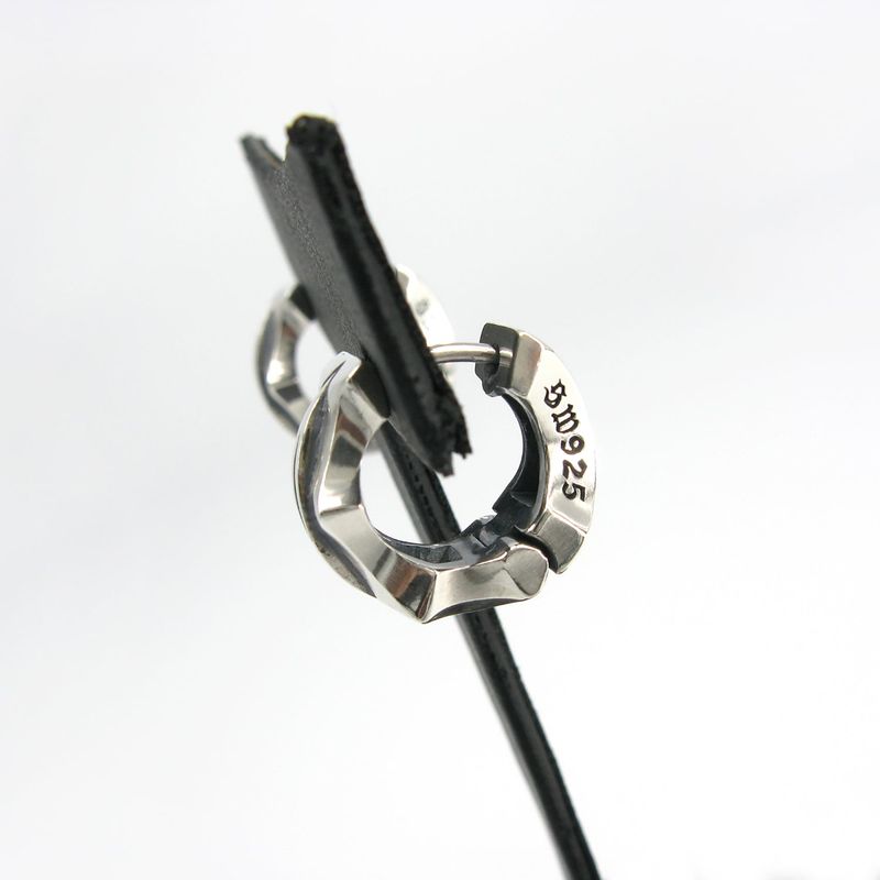 Sagitta-R1 silver hoop earring