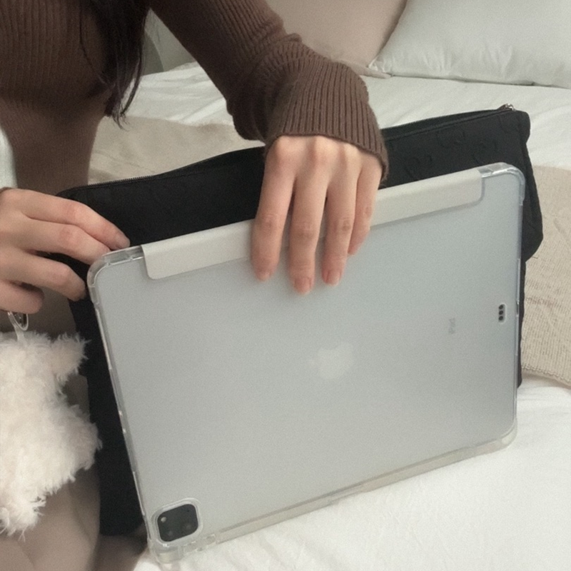 heart ipad pouch (black)
