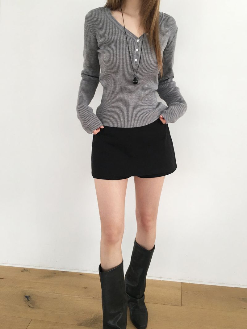 Usual v button knit