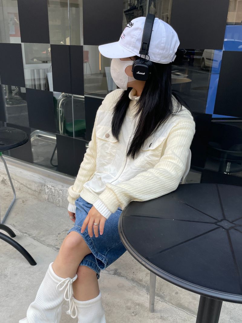 Unique pocket knit zip-up