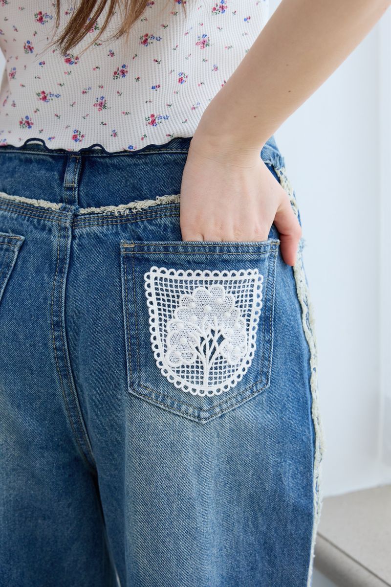 PINK PINEAPPLE（ピンクパイナップル）の「FRINGE DENIM PANTS（Pants）」