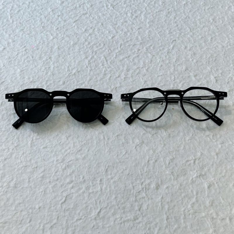 Refined Stud Round Frame