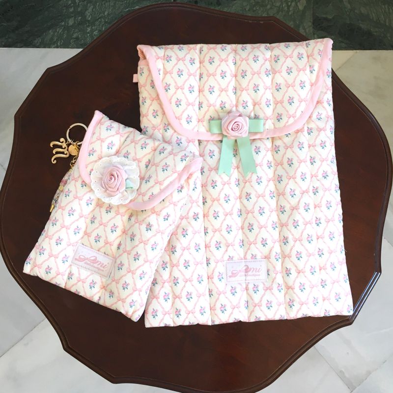 mi ❤︎ littleboutique(ミ❤︎リトルブティック)の「ヴィンテージローズ ラップトップポーチ(13 inch), ブックポーチ (B6)(スマホグッズ/小物)」
