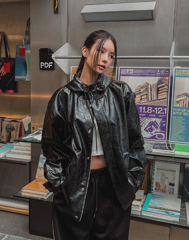 Seri glossy crack leather hoodie field jacket