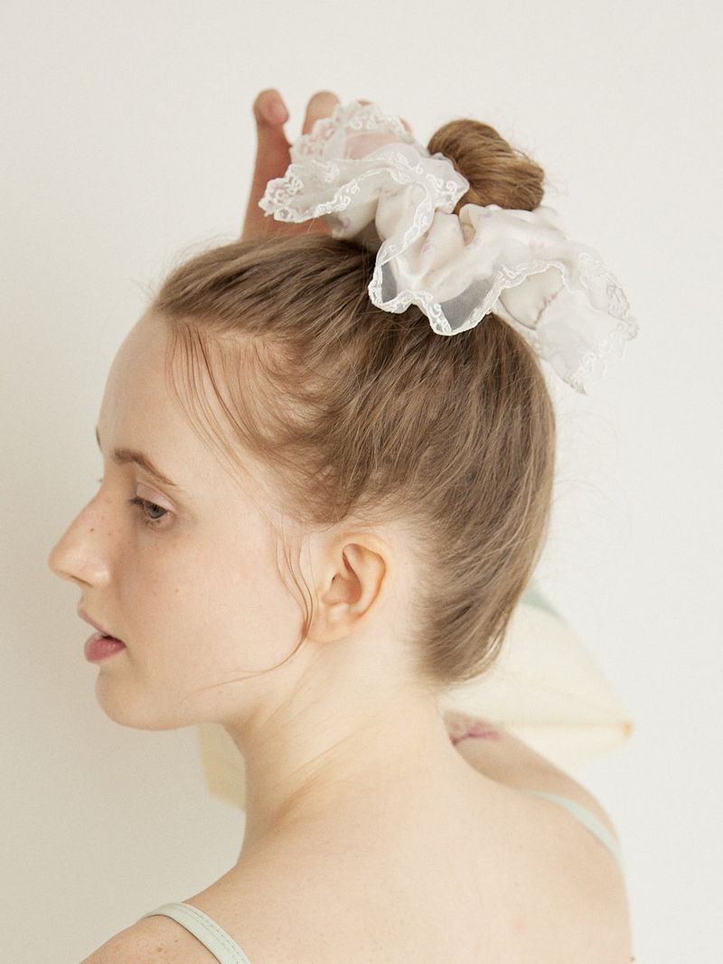 BIG LACE SCRUNCHIE - CREAM