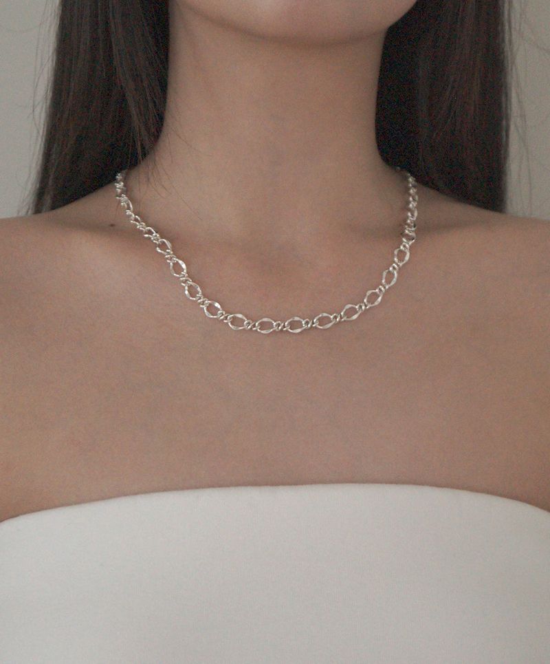 COIL CHAIN NECKLACE