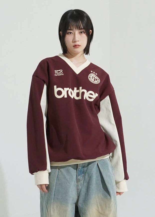 Athletic v-neck nylon sweatshirt