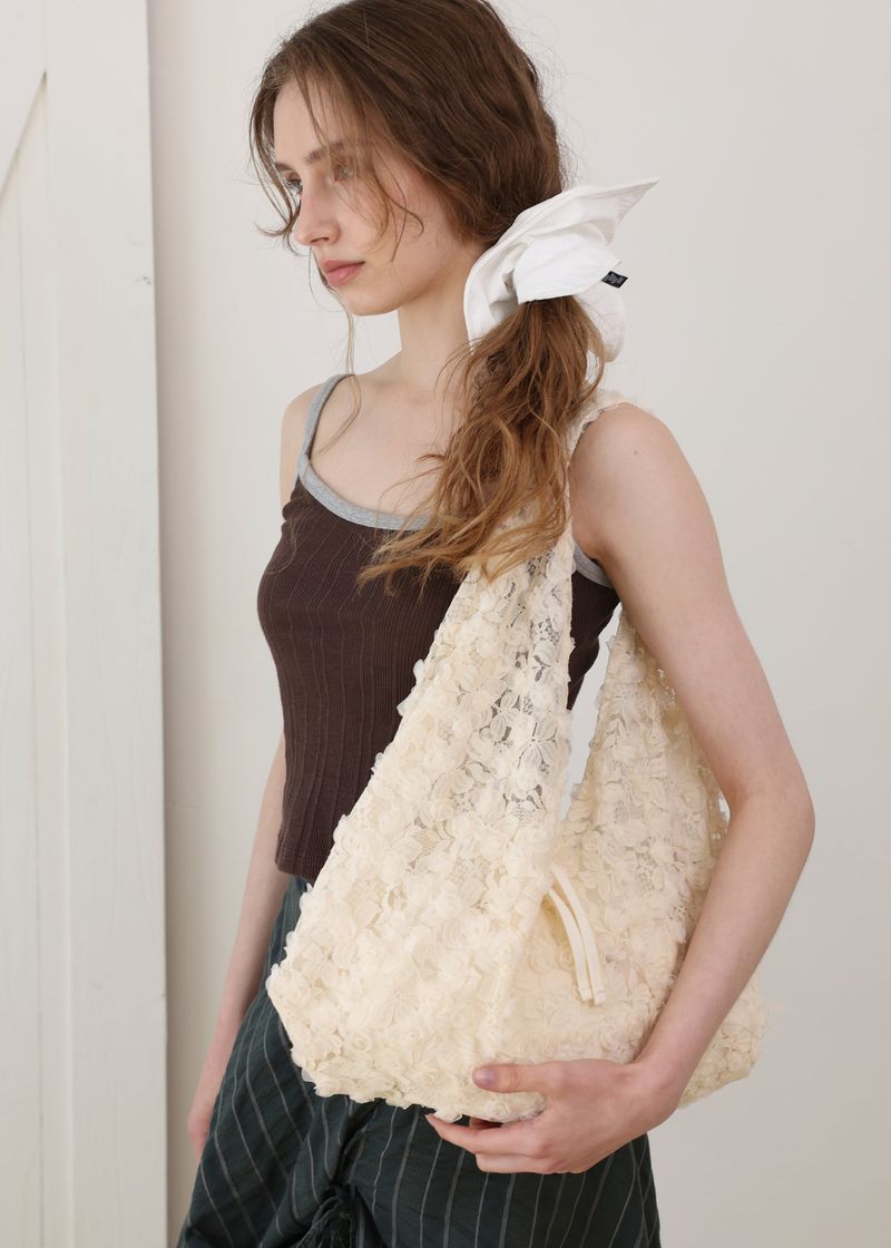 VOOR(ボル)の「Jeanne Lace Flower Shoulder Bag_Cream(Bags)」