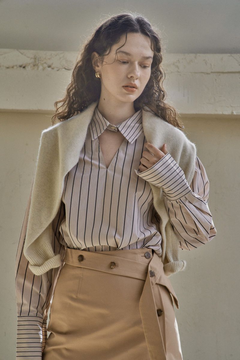 COLLAR CUTOUT SHIRT_BEIGE