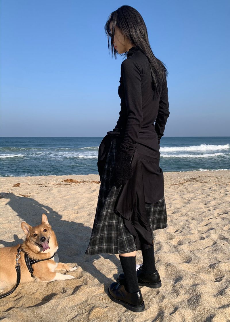 A BLACK CHECK SKIRT