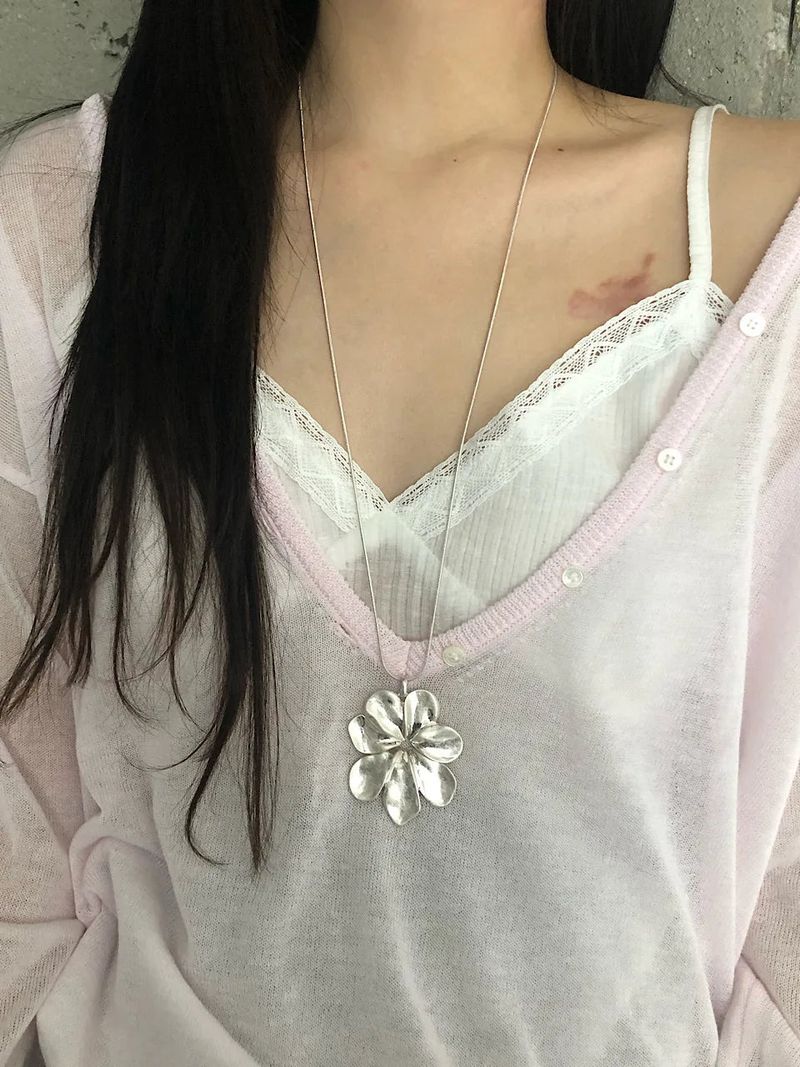 apoem（アポエム）の「ペタル モーション ドロップ ネックレス（アクセサリー）」