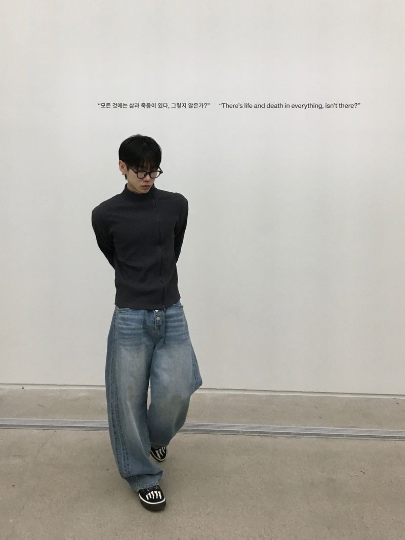 DISCERNMENT（ディサーンメント）の「Arne Button Fly Curved Denim Pants（Pants）」