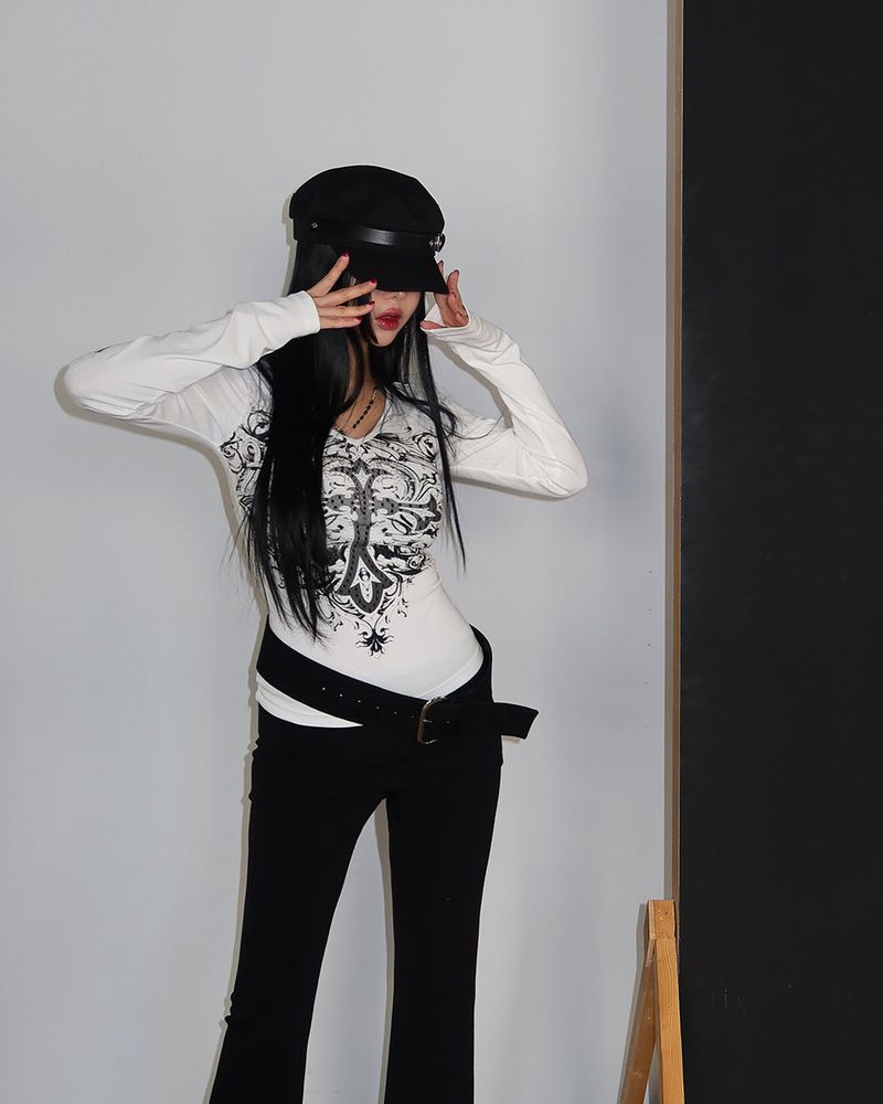 Delight-J（ディライトジェイ）の「Chromium cross V-neck long-sleeved t-shirt（Tops）」