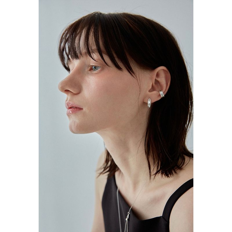  E.002/SIGNATURE TAG EAR CUFF