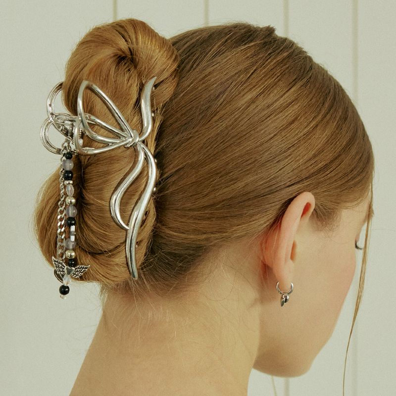 VVV（ブイブイブイ）の「バタフライビーズメタルヘアクルー（ヘアアクセサリー）」