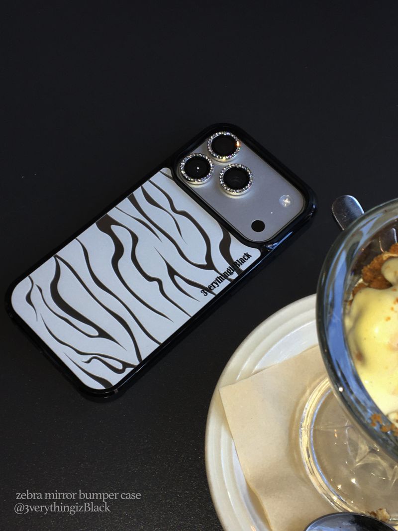 3verythingizblack（エブリティンイズブラック）の「zebra mirror bumper case [white]（Smartphone Accessories）」