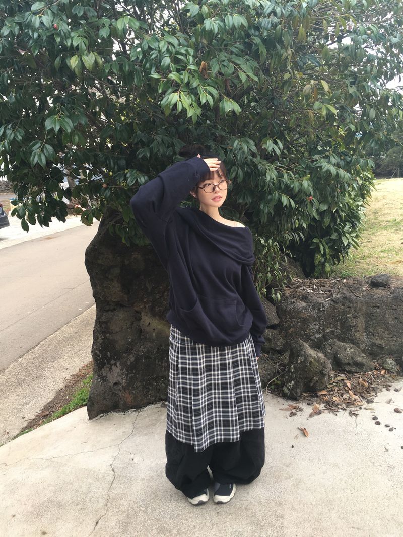 Ruffle open shoulder hoodie