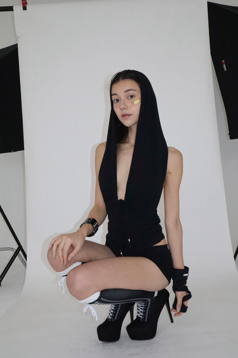 BEEDS DRAPE HOOD TOP [BLACK]