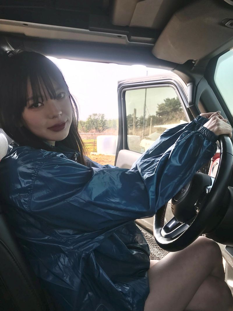 lustrous windbreaker jacket