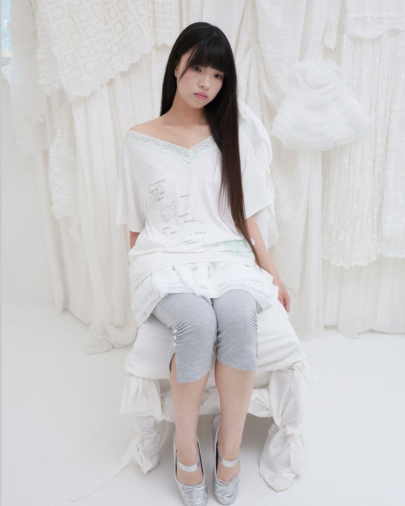 TEA DIARY V-NECK TOP / WHITE