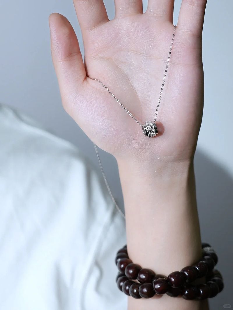 Really beautiful wheel necklace
