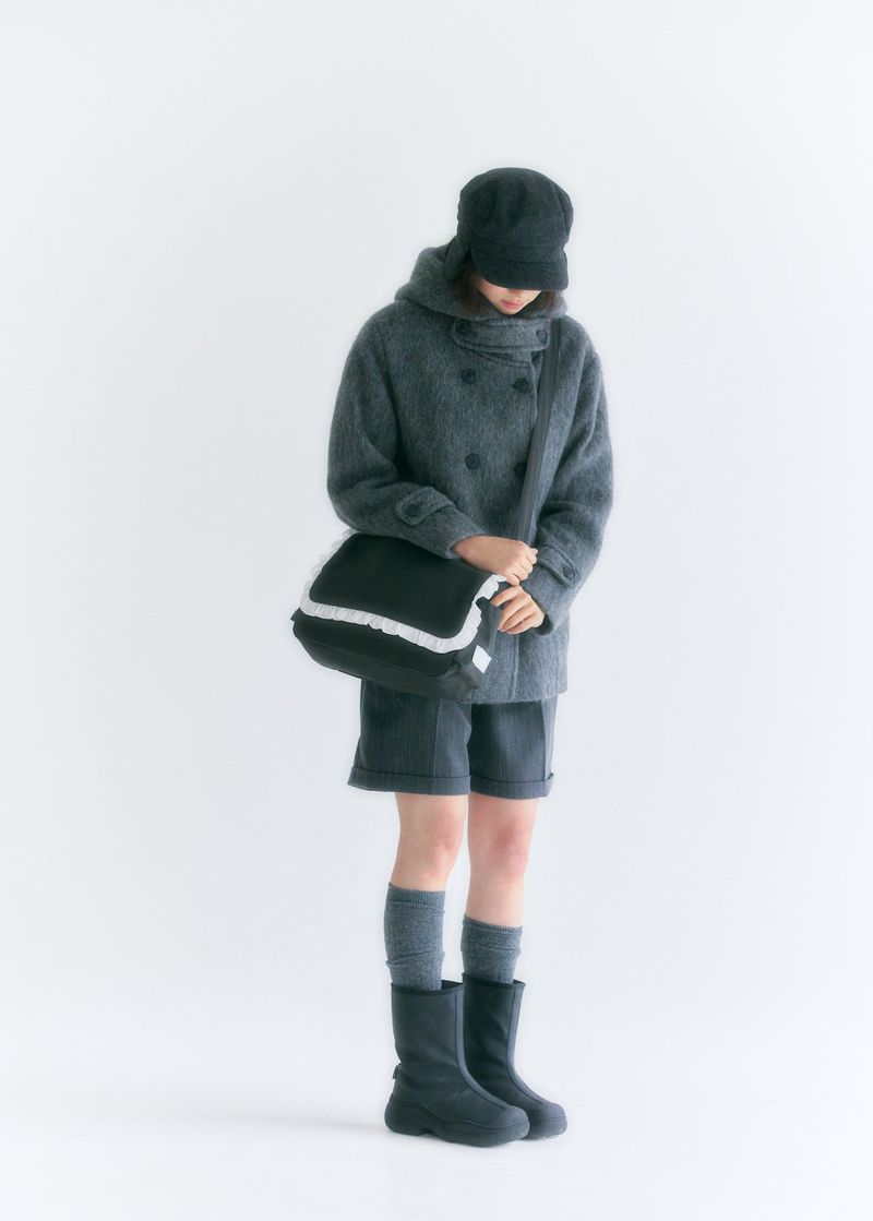 frill messenger bag (charcoal)