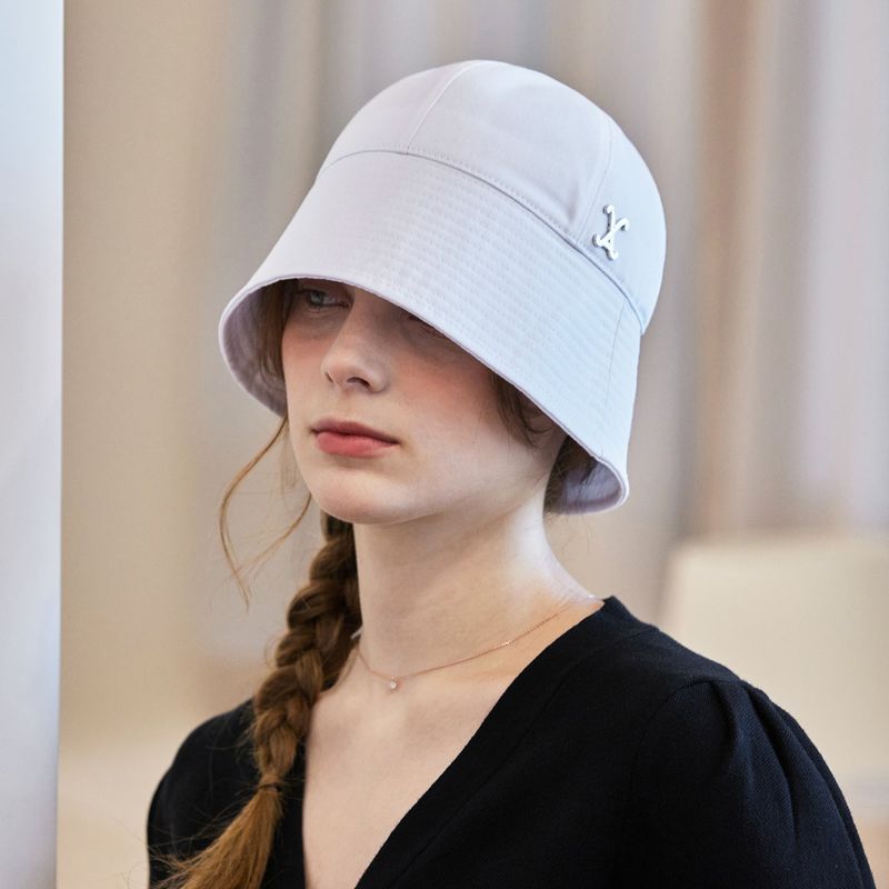 VA Curved Stud Round Drop Bucket Hat / White