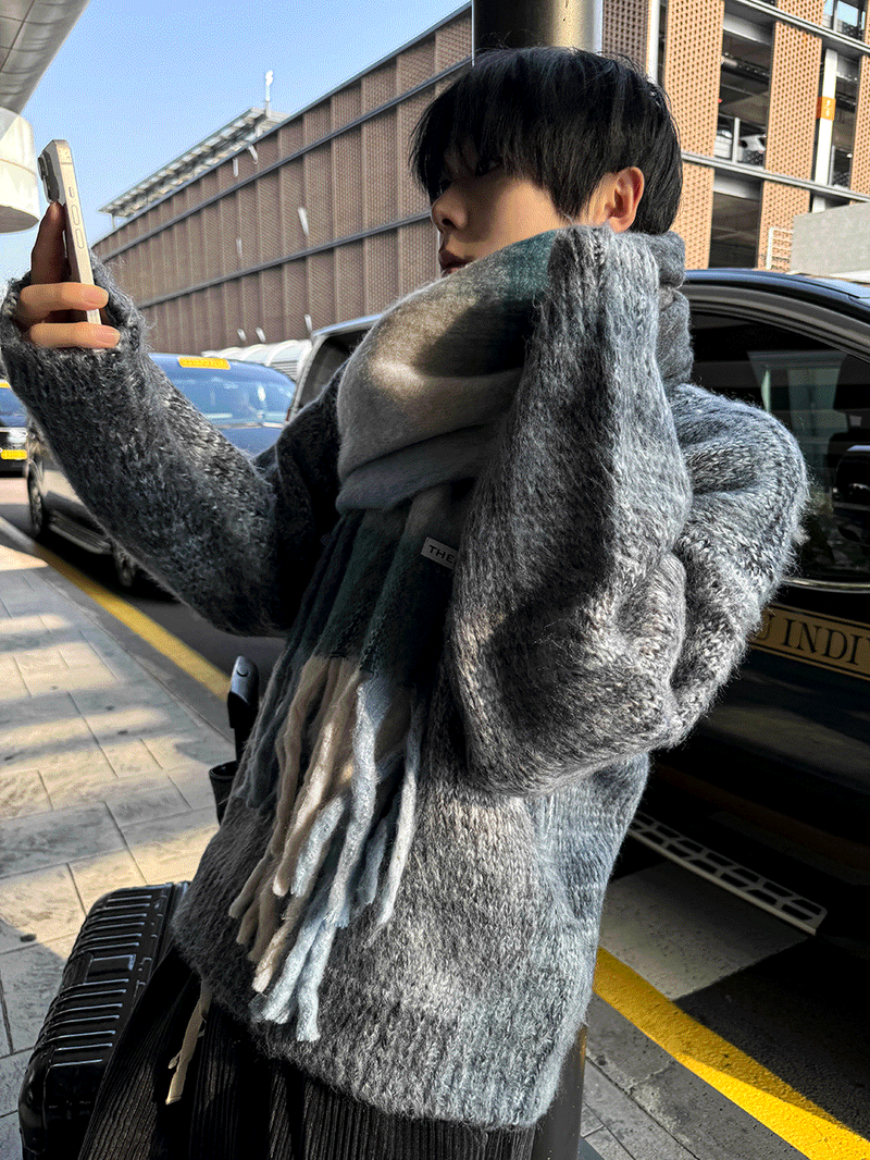 Two-tone brush round knitwear