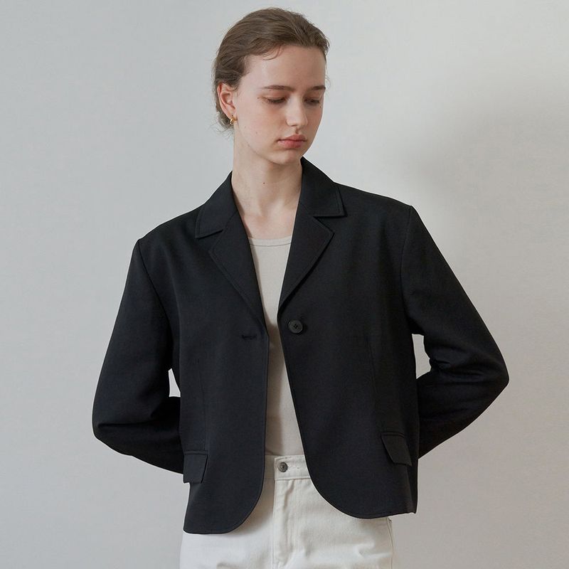 Light one button jacket