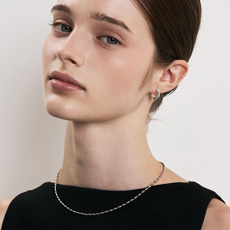 Oval pendant layered set necklace