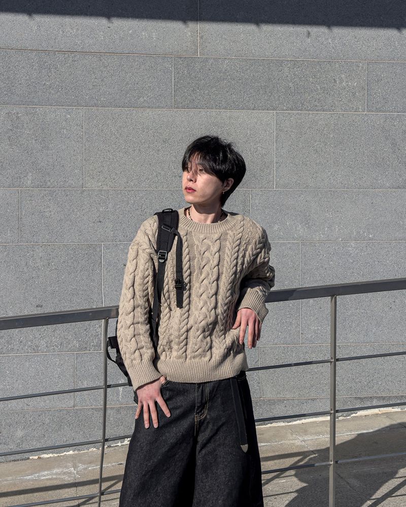Cabbler Heavy Cable Knit Round Neck