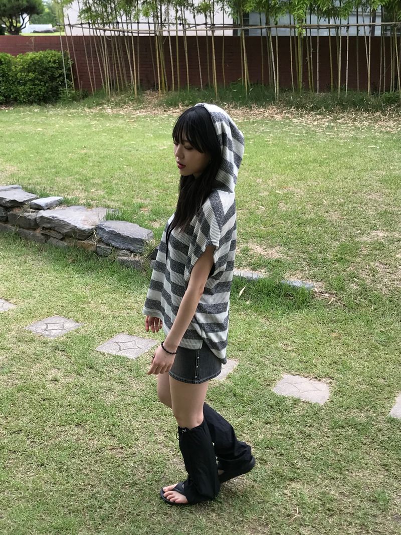 Grunge stripe knit vest