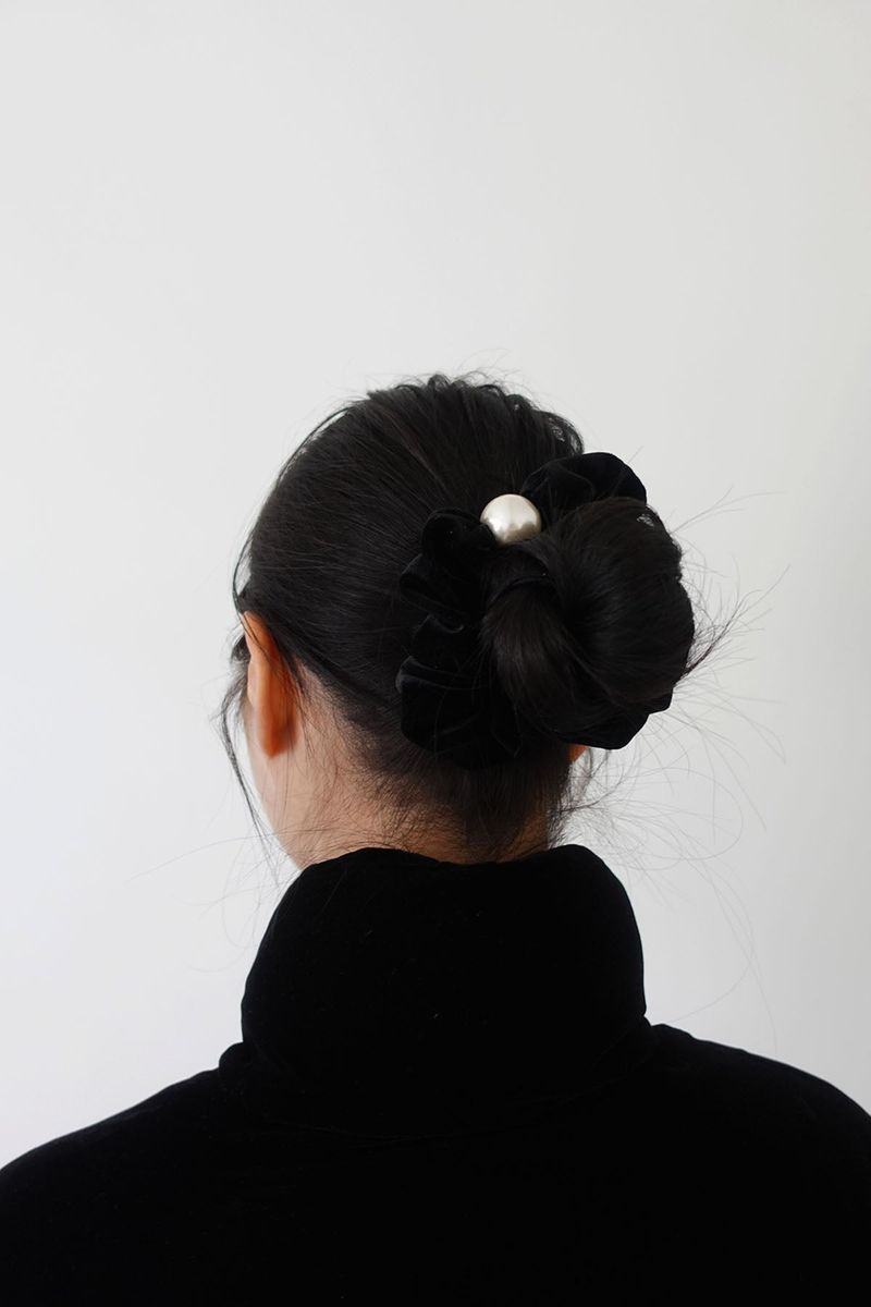 m.o.k(モク)の「Bell pearl scrunchie (2C)(Hair Accessories)」