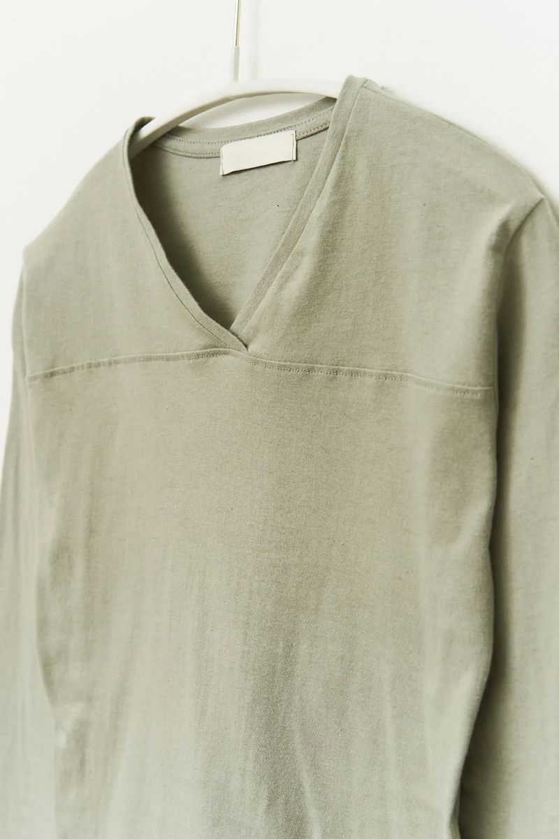 (W) Cheap V Top