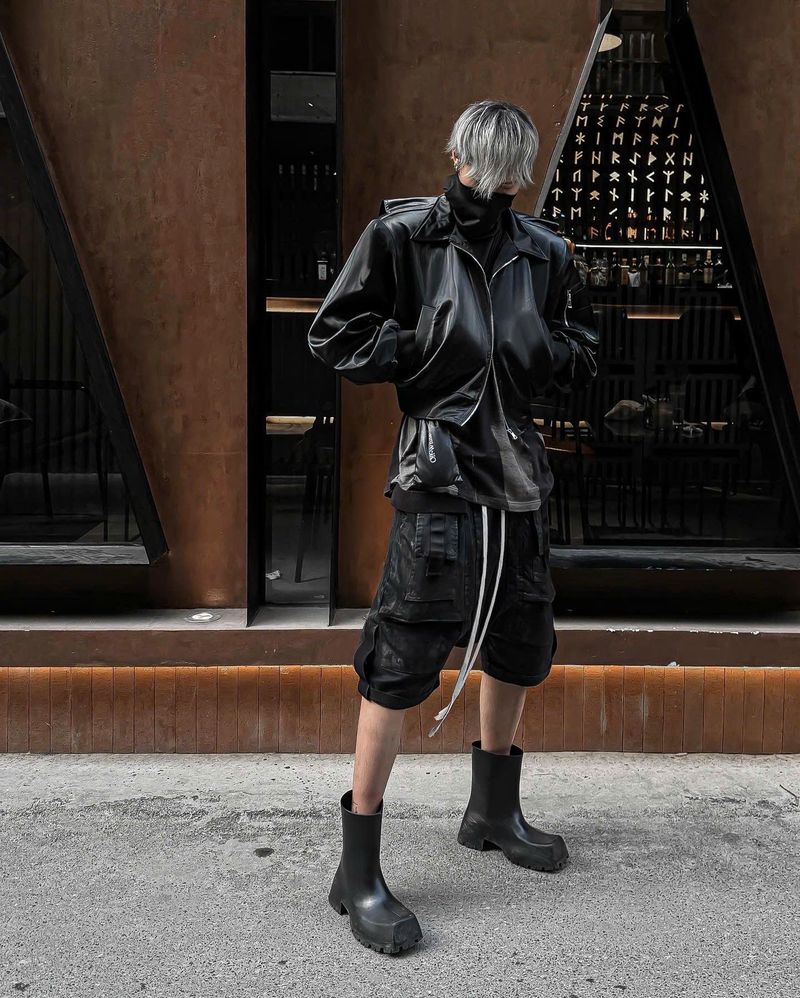 LEATHER WATERSLIDE CROPPED BOMBER