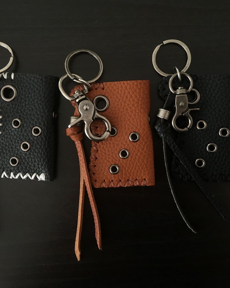 Kuhing Eyelet Stitch Leather Carabiner