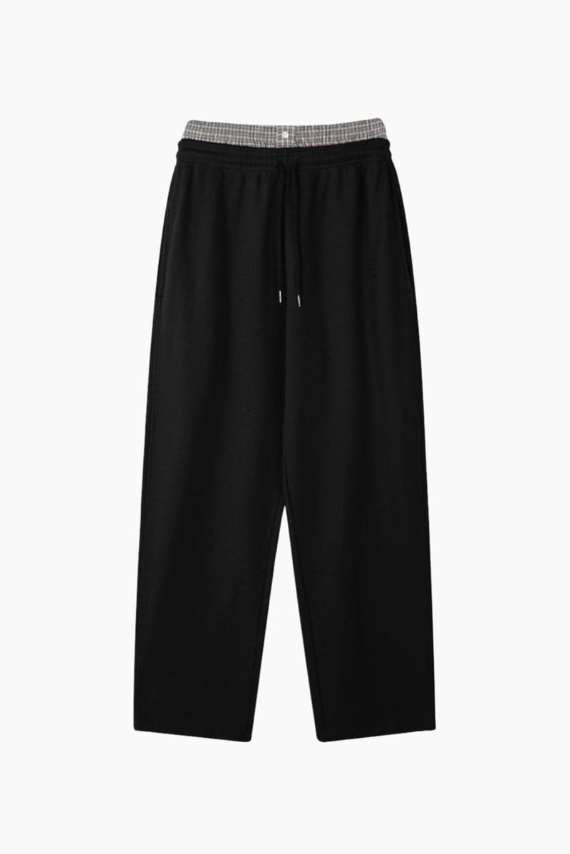 Check sagging sweatpants